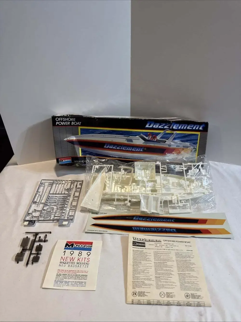Vintage Monogram Dazzlement Offshore Power Boat Plastic Model Kit Open Box